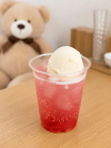 ストロベリーソーダフロート