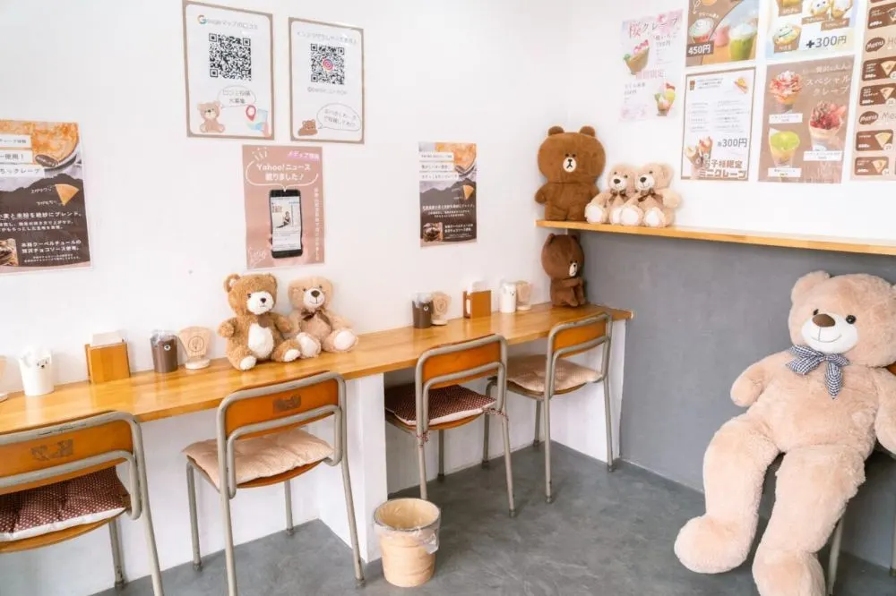店内のカウンター4席